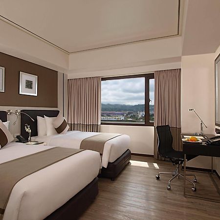 Hotel Seda Centrio Cagayan de Oro Esterno foto