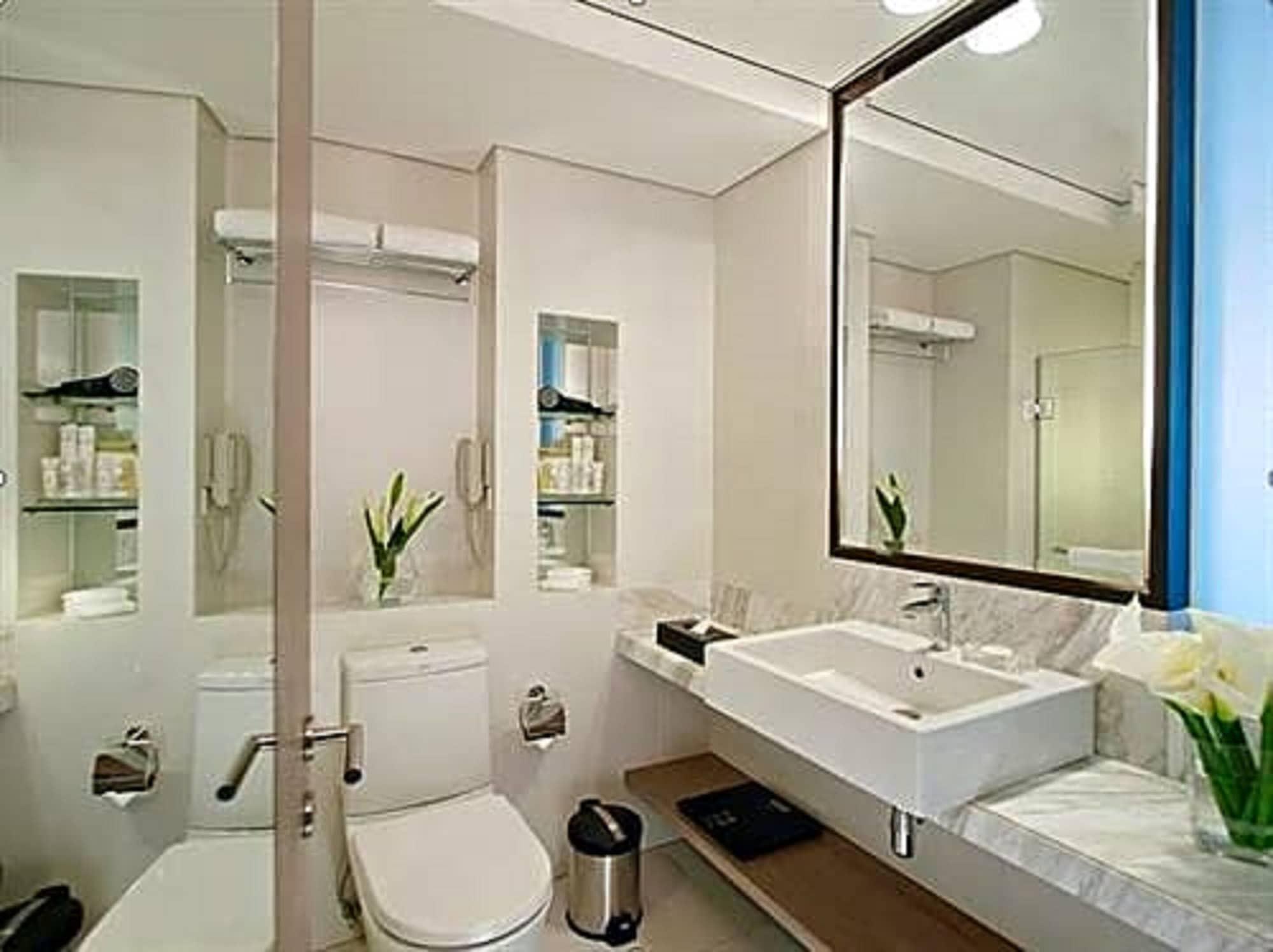 Hotel Seda Centrio Cagayan de Oro Esterno foto