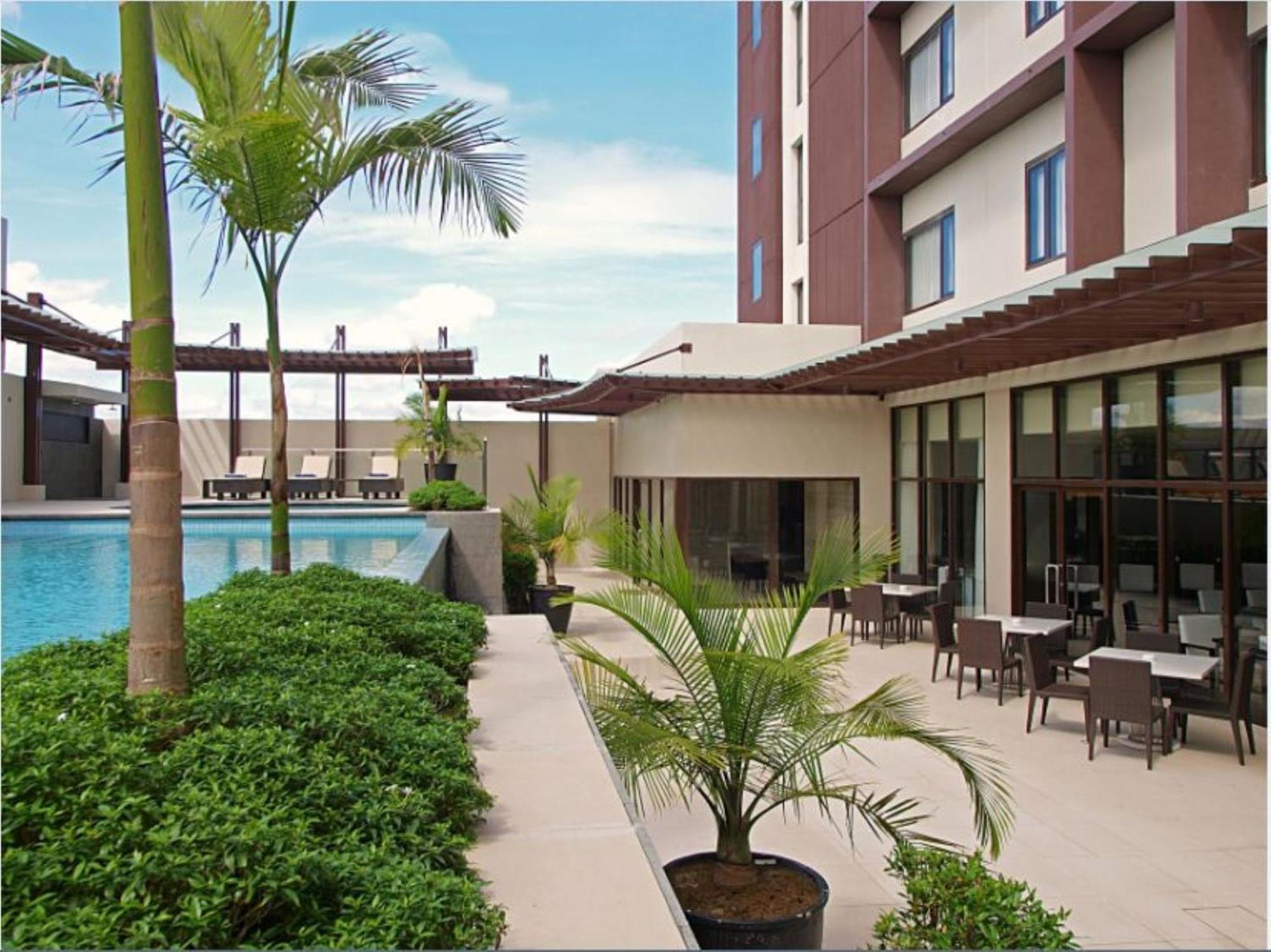 Hotel Seda Centrio Cagayan de Oro Esterno foto