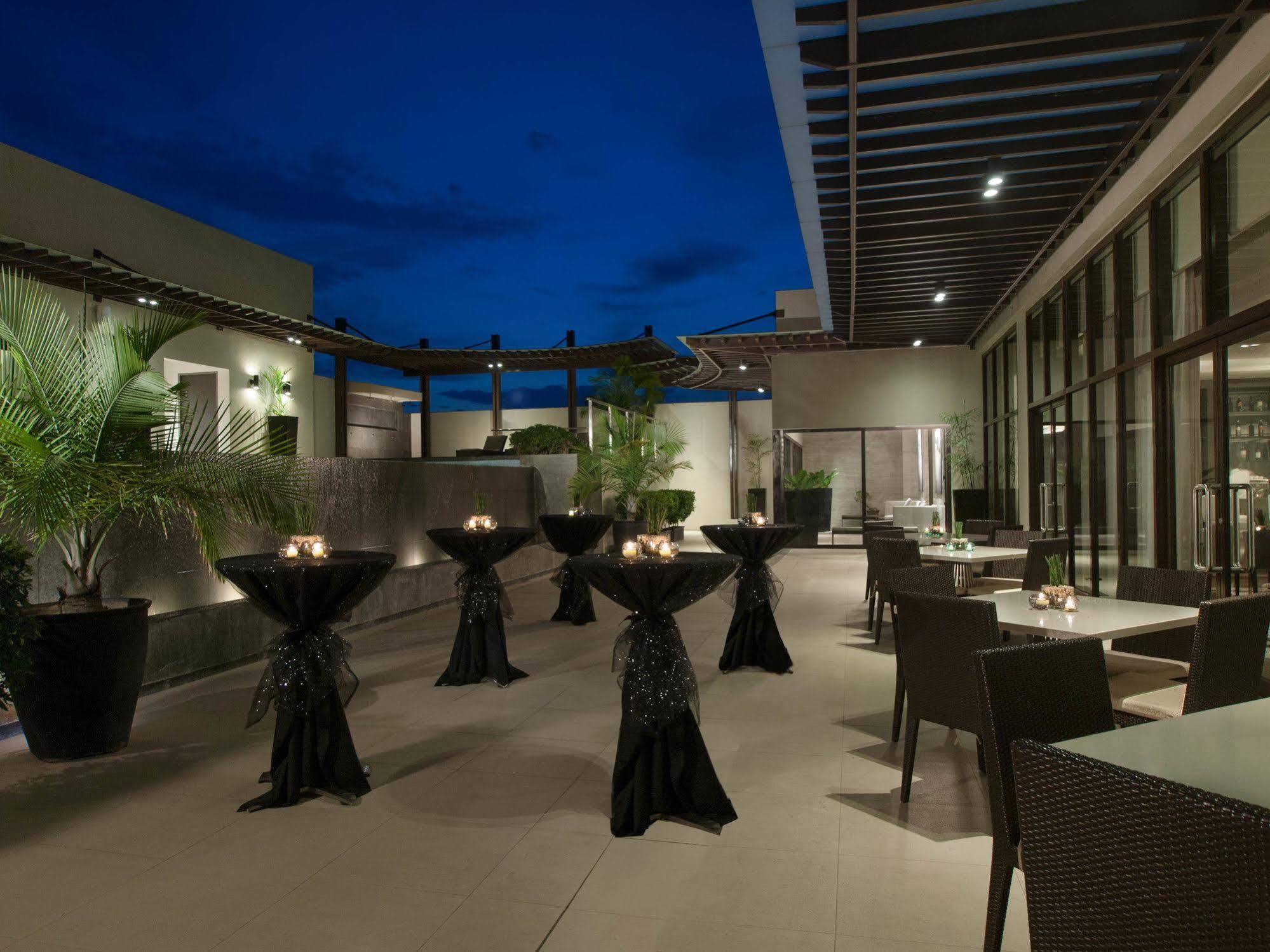 Hotel Seda Centrio Cagayan de Oro Esterno foto