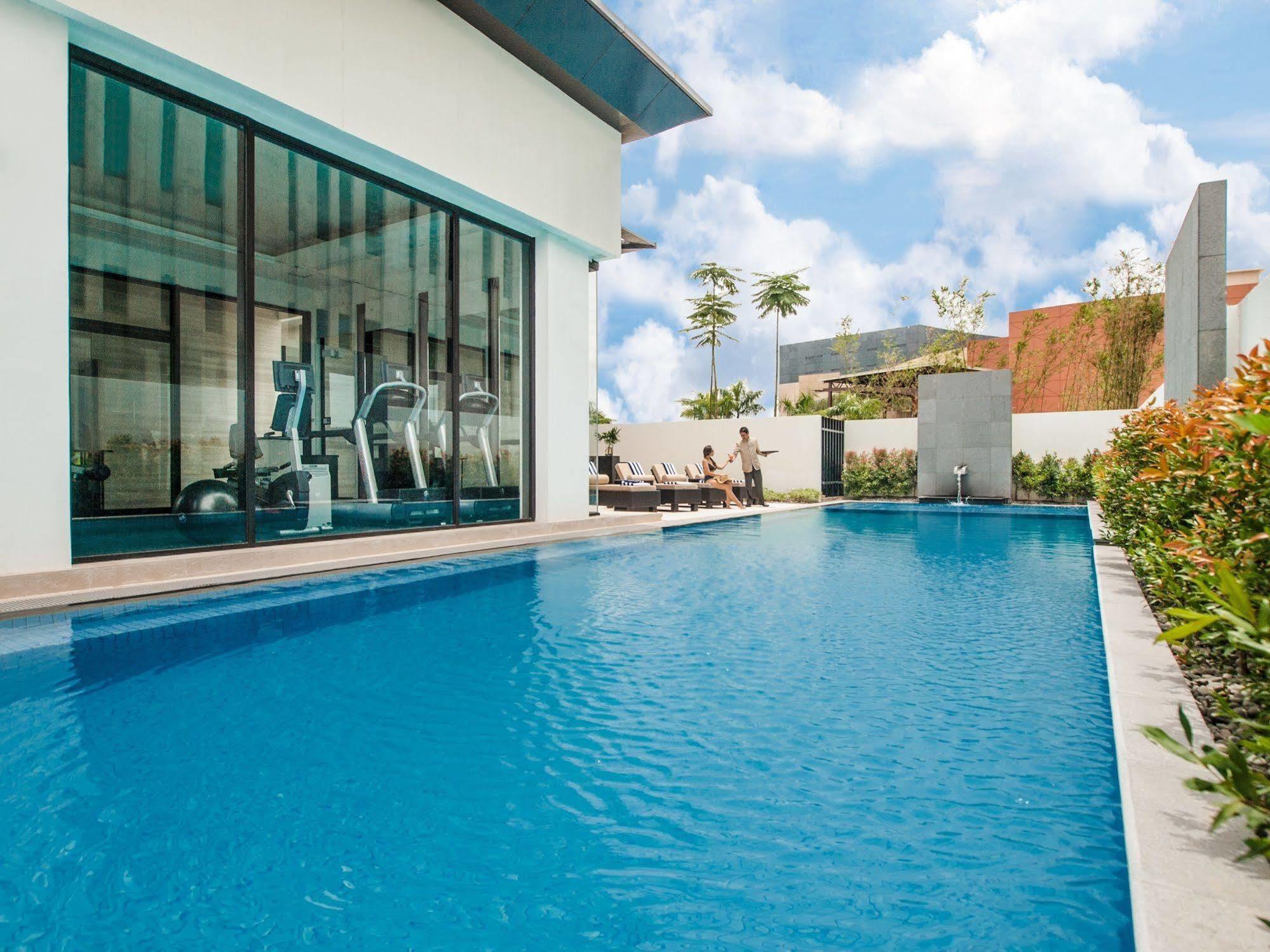 Hotel Seda Centrio Cagayan de Oro Esterno foto