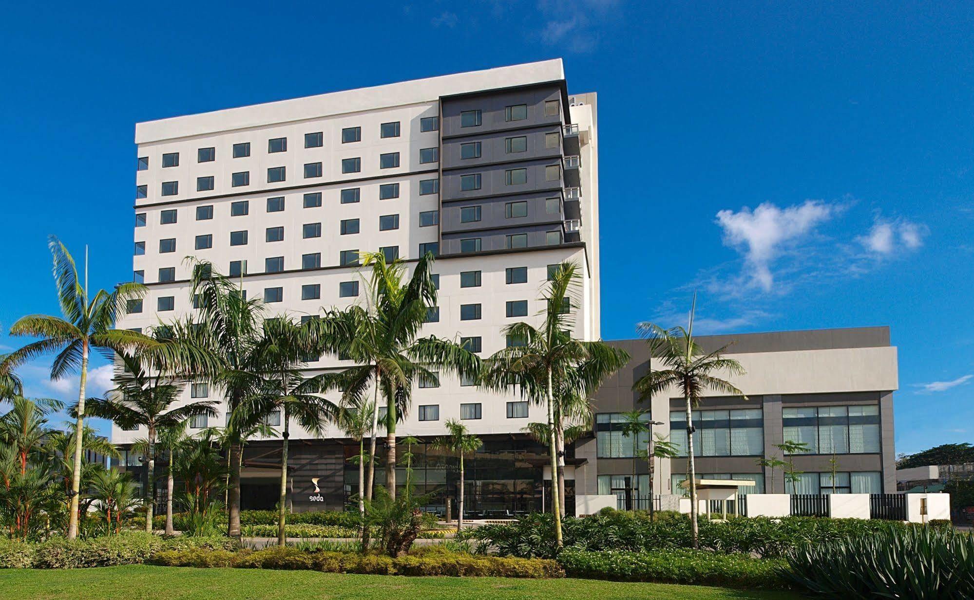 Hotel Seda Centrio Cagayan de Oro Esterno foto